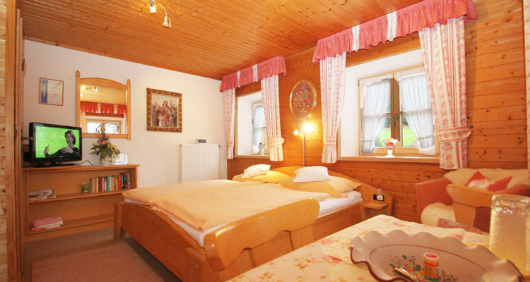 Zimmer 2 im Dowieshof in Anger im Berchtesgadener Land